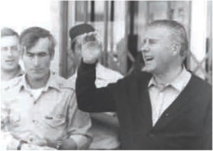 Codonyol cantant a Alcanar a la dècada del 1980. Autor desconegut. Arxiu Andreu Queralt.